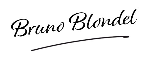 Photo noir et blanc de face de Bruno Blondel imitateur humoriste